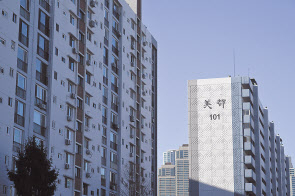 서울 강남구 대치동 대치미도아파트 단지 일대가 보이고 있다. 임세준 기자