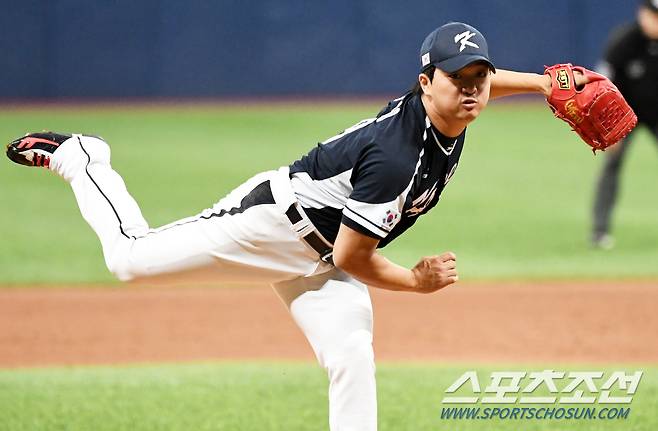 WBC 한국 대표팀과 SSG 랜더스 퓨처스의 연습 경기가 3일 서울 고척스카이돔에서 열렸다. 고우석이 역투하고 있다. 고척=박재만 기자 pjm@sportschosun.com/2023.03.03/