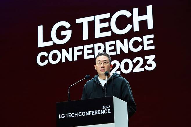구광모 LG 대표가 16일 서울 마곡 LG사이언스파크에서 열린 LG테크콘퍼런스에서 인사말을 하고 있다. ⓒLG
