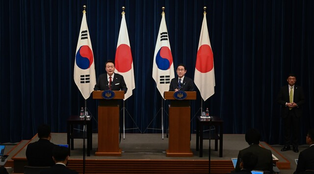 윤석열 대통령과 기시다 후미오 총리가 16일 한일 정상회담을 가진 뒤 공동기자회견을 하고 있다. 사진제공=대통령실