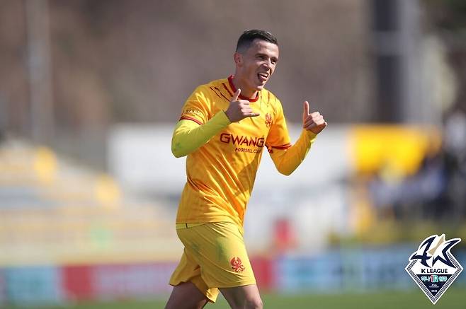 ▲ 아사니의 해트트릭에 힘입어 인천을 5-0 대파한 광주. ⓒ한국프로축구연맹