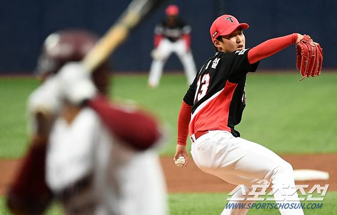 히어로즈 이정후로 상대로 힘차가 공을 뿌리는 KIA 윤영철. 박재만 기자 pjm@sportschosun.com