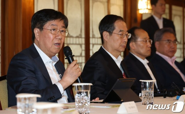 김대기 대통령실 비서실장이 19일 오후 서울 종로구 삼청동 총리공관에서 열린 고위당정협의회에서 발언을 하고 있다. (서울=뉴스1)