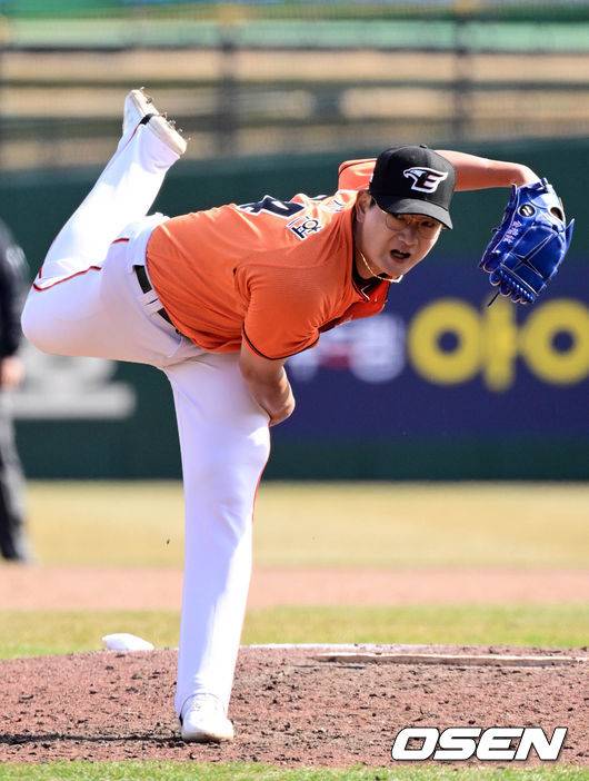 [OSEN=대전, 조은정 기자] 7회 한화 김서현이 힘차게 공을 던지고 있다. 2023.03.18 /cej@osen.co.kr
