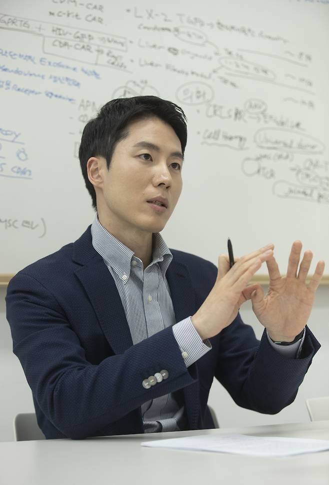 [젊은 두뇌가 뛴다]⑨ 영장류 연구에서 난치병 해법 찾는 혈액학자
