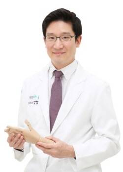 새움병원 김도윤 원장​/사진=출처 표기 안함