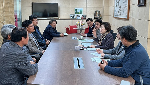 지난 18일 김정재 의원 포항사무실에서 제38차 소통의 날 행사가 열리고 있다. [사진=김정재 국회의원 사무실]