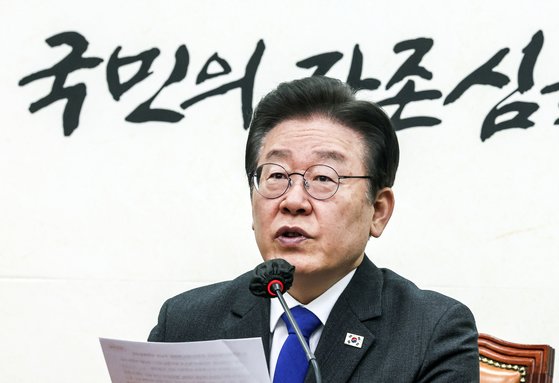 20일 오전 서울 여의도 국회에서 열린 더불어민주당 최고위원회의에서 이재명 대표가 발언하고 있다. 김성룡 기자