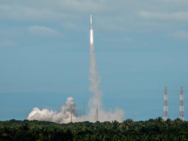 브라질서 발사 민간 우주발사체 ‘한빛-TLV’가 브라질 알칸타라 우주센터에서 19일 오후 2시52분(현지시간) 이륙하고 있다. 브라질 공군 제공