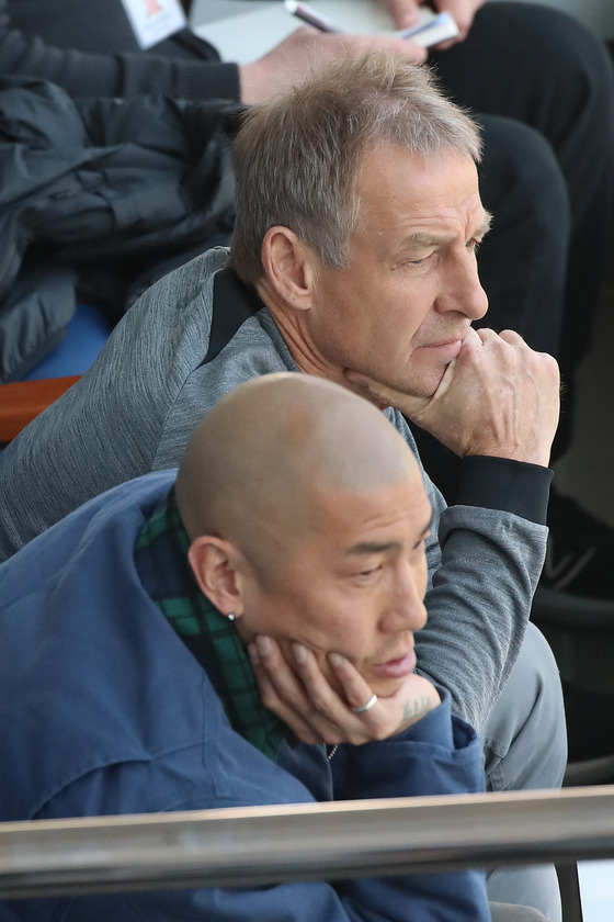 Jurgen Klinsmann, the Korean national football team's new manager, top, watches the K League game bewteen Daegu FC and Jeonbuk Hyundai Motors with his technical advisor Cha Du-ri at DGB Daegu Bank Park in Daegu on Sunday. [NEWS1]