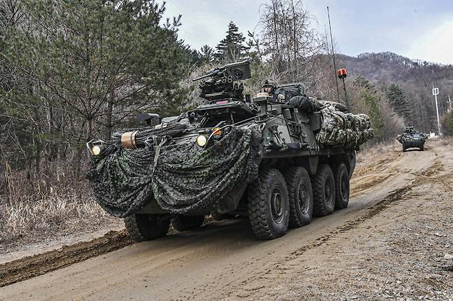 [서울=뉴시스] 육군과학화전투훈련장에서 진행 중인 FS TIGER 한미 연합 KCTC훈련에서 미 M1126 스트라이커장갑차가 기동하고 있다. (사진=육군) 2023.03.20. photo@newsis.com  *재판매 및 DB 금지