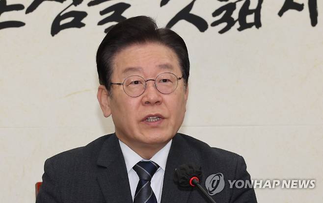 더불어민주당 이재명 대표가 17일 오전 서울 여의도 국회에서 열린 최고위원회의에서 발언하고 있다. 연합뉴스