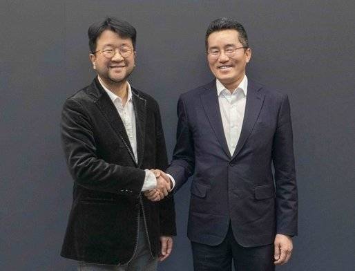 업무협약을 체결한 정민규 티맵모빌리티 CTO(왼쪽)와 김기혁 SWM 대표.사진제공｜티맵모빌리티