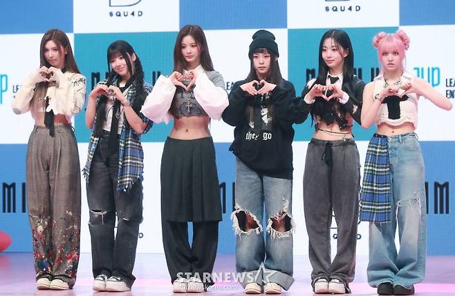 걸그룹 엔믹스(NMIXX)가 20일 오후 서울 광진구 예스24라이브홀에서 진행된 첫 번째 미니앨범 ‘엑스페르고’(expergo) 발매기념 쇼케이스에서 포즈를 취하고 있다. /2023.03.20 /사진=이동훈 기자 photoguy@