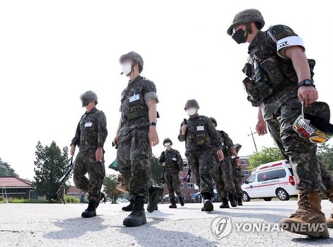 예비군 훈련을 하는 모습. 사진은 기사 내용과 직접적인 관련 없음. [사진 출처=연합뉴스]