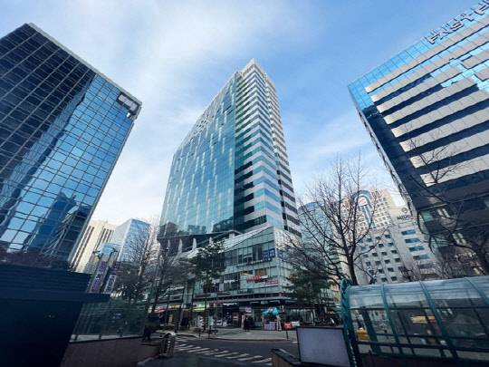 부동산플래닛 파트너스가 임대 대행을 맡은 서울 중구 센터플레이스 건물 전경. <부동산플래닛 제공>