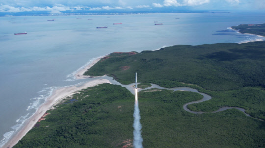 이노스페이스의 엔진 검증용 시험 발사체 '한빛-TLV'가 지난 19일(현지시간) 브라질 알칸타라 우주센터(CLA)에서 발사되는 모습. 이노스페이스 제공