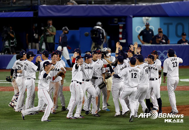 일본 대표팀이 승리한 뒤 기뻐하고 있다.     사진=AFPBBNEWS=NEWS1