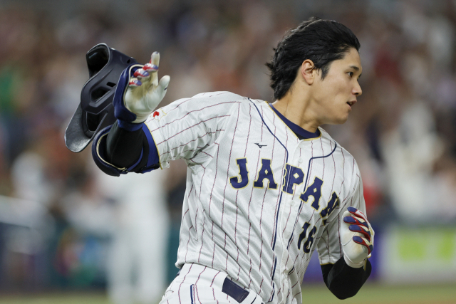 일본 야구 대표팀의 오타니 쇼헤이가 21일 월드베이스볼클래식 멕시코와 4강에서 9회 말 2루타를 친 뒤 베이스를 돌고 있다. USA투데이스포츠연합뉴스