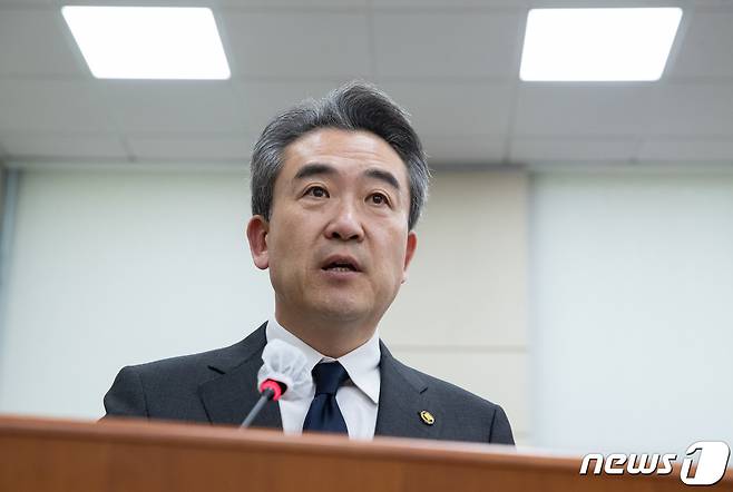 윤희근 경찰청장이 22일 오후 서울 여의도 국회에서 열린 행정안전위원회 전체회의에서 법안 통과에 대한 정부측 인사말을 하고 있다. 2023.3.22/뉴스1 ⓒ News1 이재명 기자