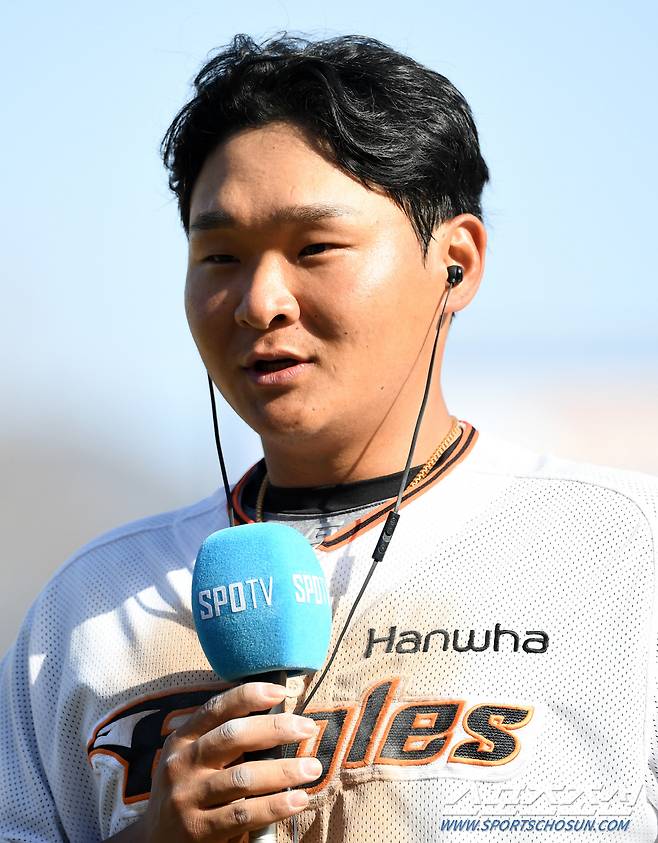 '코치님(정민태 해설위원) 저 빠른 발이에요"/