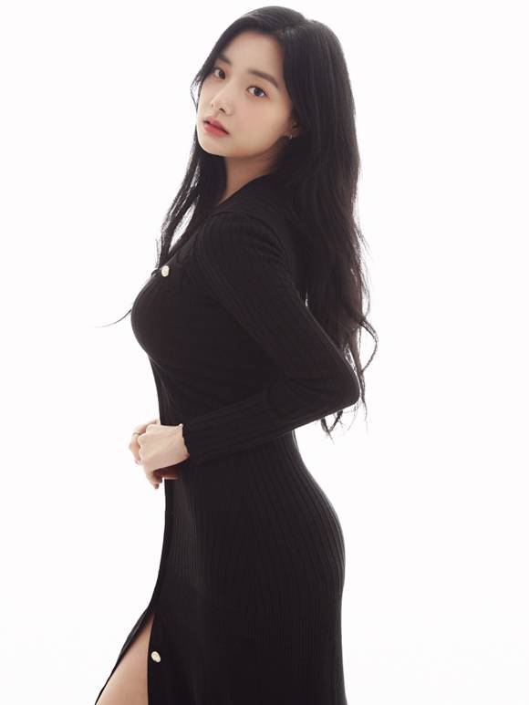 그룹 에이프릴 출신 이현주가 소속사 스튜디오1592와 전속계약을 체결했다. /스튜디오1592