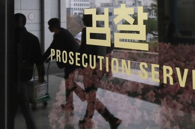 검찰이 22일 대장동 개발 특혜와 성남FC 후원금 의혹과 관련 이재명 더불어민주당 대표를 기소했다. 사진은 서울 서초구 서울중앙지방검찰청 모습. 2023.03.22. 뉴시스