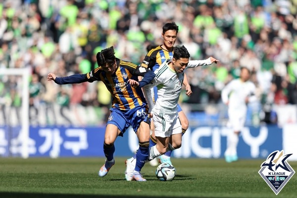 이동준(중간). 한국프로축구연맹 