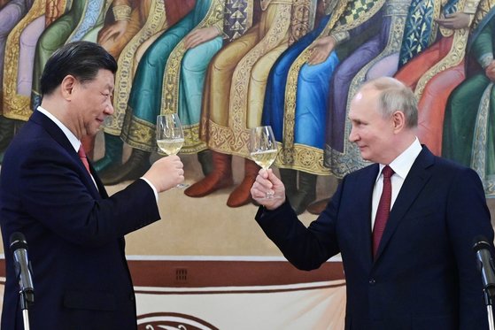 시진핑 중국 국가주석은 지난 21일 모스크바 크렘린 궁에서 블라디미르 푸틴 러시아 대통령과 정상회담을 개최했다. AP=연합뉴스