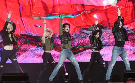 Boy band Tomorrow X Together [NEWS1]