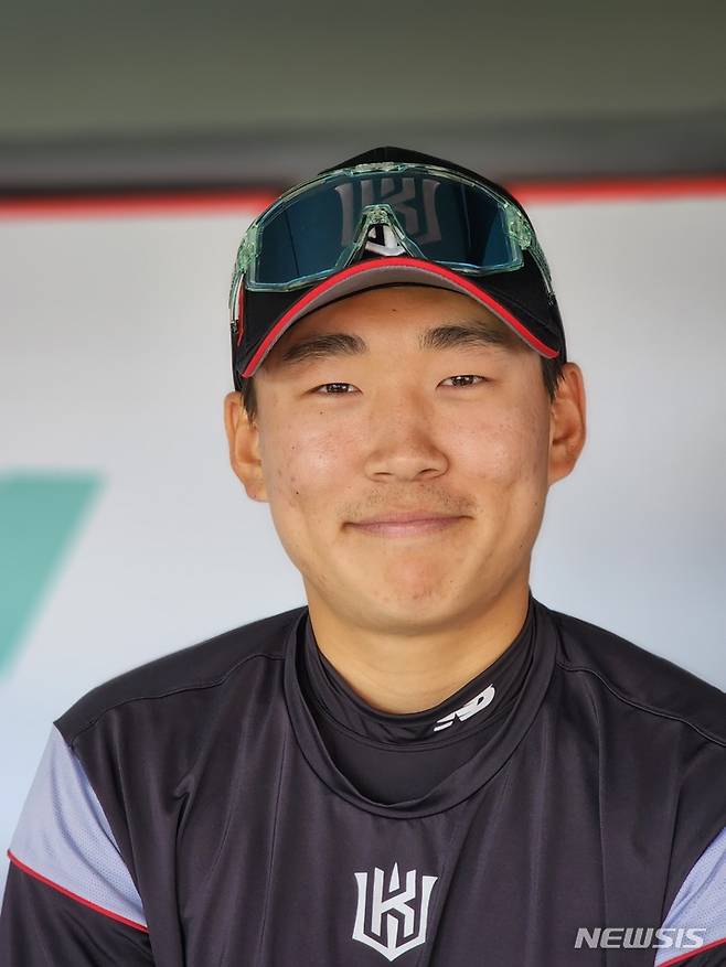 [수원=뉴시스]김주희 기자 = KT 위즈 류현인이 21일 수원 KT 위즈파크에서 열린 두산 베어스와 시범경기 전 인터뷰를 하고 있다. 2023.03.21.
