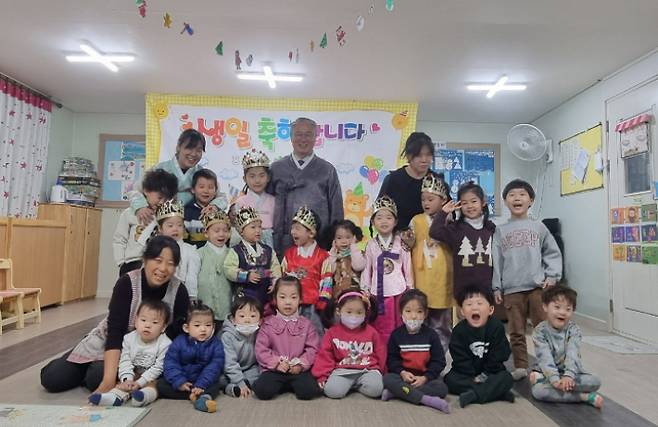 동상제일교회는 선교원을 운영하며, 교인들이 아이를 낳으면 출생 3개월부터 부모가 원하는 경우 아이를 맡아 돌봐준다. 모닝스타선교원 제공