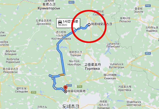아우디이우카는 바흐무트(아르테모프스크·빨간색 동그라미)에서 남쪽으로 60㎞가량 떨어져 있는 도시다. 러시아군이 점령하고 있는 도네츠크시에서는 북쪽으로 불과 13㎞ 거리에 있다. / 사진=구글맵