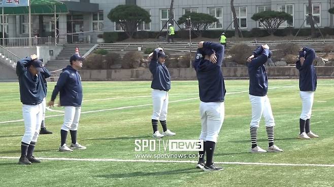 ▲청담고 선수들이 훈련하고 있다.
