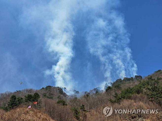 화천 군부대 포 사격장서 화재 [강원도소방본부 제공. 재판매 및 DB 금지]