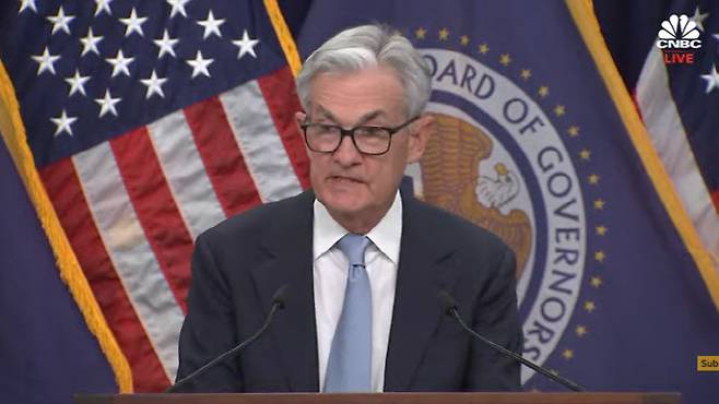제롬 파월 미국 연방준비제도(Fed) 의장이 22일(현지시간) 연방공개시장위원회(FOMC) 정례회의를 연 이후 기자회견에서 발언하고 있다. (출처=CNBC)