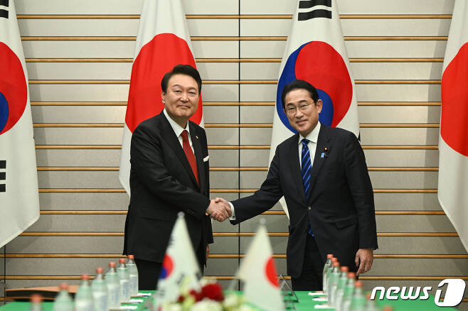 윤석열 대통령(왼쪽)과 기시다 후미오 일본 총리. (대통령실 제공) 2023.3.16/뉴스1 ⓒ News1 안은나 기자