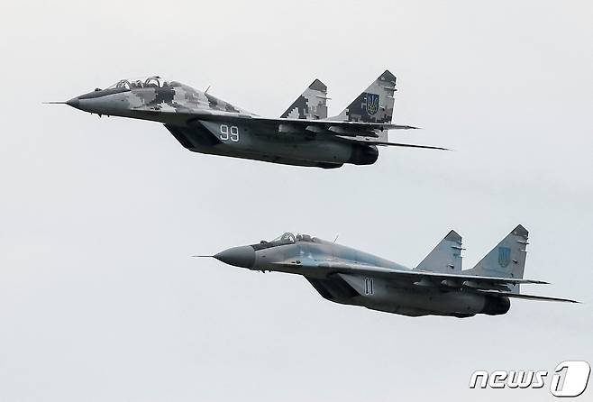 미그-29(MIG-29) 전투기가 2016년 8월3일(현지시간) 우크라이나 군사 공군 기지를 비행하고 있다. 2016.08.03/news1 ⓒ 로이터=뉴스1 ⓒ News1 김민수 기자