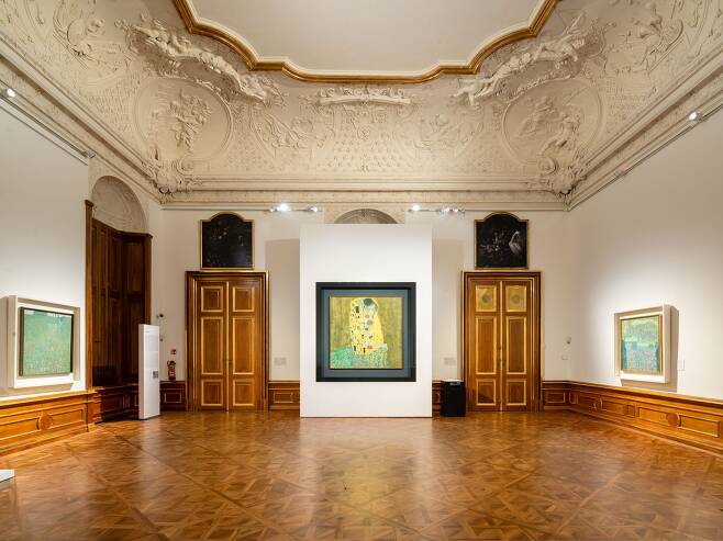 오스트리아를 대표하는 화가 구스타프 클림트의 '키스'를 소장한 오스트리아 벨베데레 미술관. 올해로 건립 300주년을 맞았다/이하 벨베데레 미술관