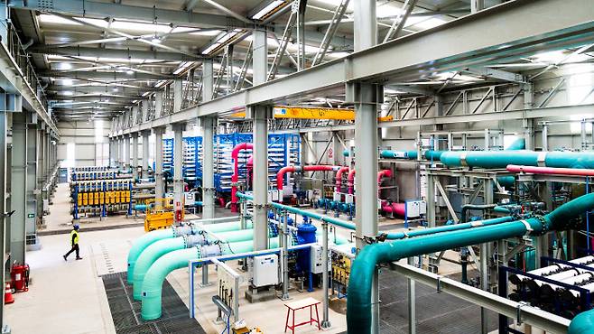 GS건설 신사업의 축 GS이니마는 1967년 세계 최초로 역삼투압 방식 플랜트를 건설한 이후 지속적으로 글로벌 담수화 프로젝트에 참여해 왔다.