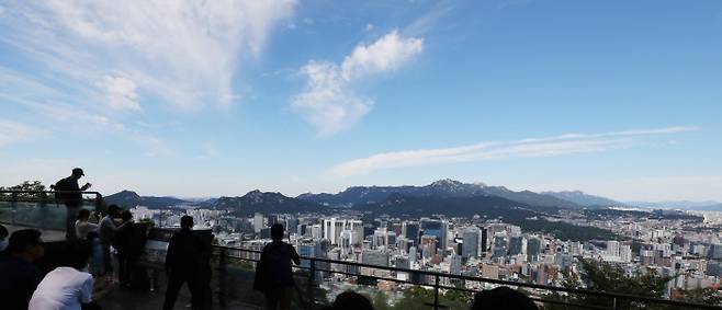 지난해 여름 남산타워에서 내려다본 서울 도심 풍경. 한수빈 기자