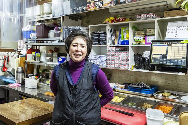김봉자(57) 사장. 여기서 12년 일했다.