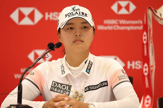 고진영이  2019년 LPGA 도약의 무대가 된 애리조나에서 다시 우승하고 싶다는 의욕을 밝혔다.  싱가포르에서 열린 HSBC 위민스 월드 챔피언십 우승 인터뷰를 하고 있는 고진영. ｜게티이미지