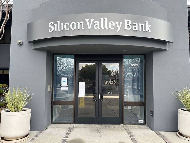 미국 캘리포니아주 샌타클래라에 위치한 실리콘밸리은행(SVB) 본사 정문 /연합뉴스