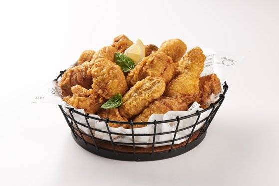 교촌치킨 인기 메뉴인 '허니 콤보' 가격이 2만3000원으로 오른다. 사진 교촌