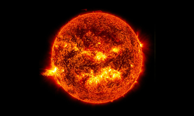 2013년 6월20일 촬영된 태양 표면의 폭발 모습. 미국 항공우주국(NASA) 제공