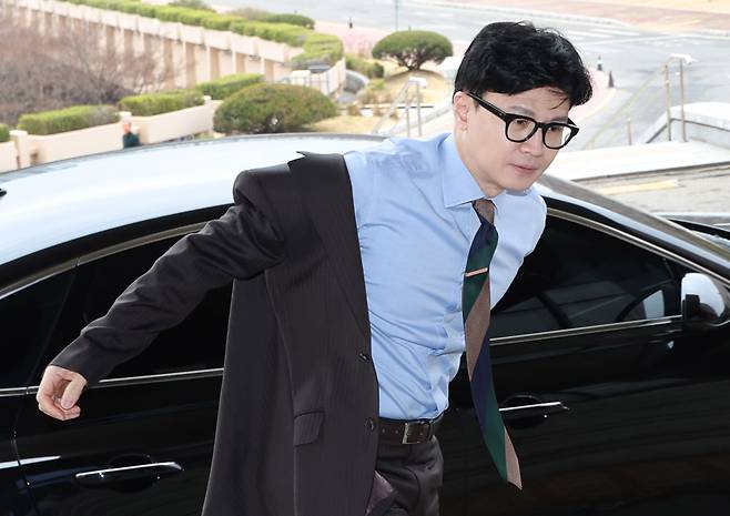 국회의 '검수완박'(검찰 수사권 완전 박탈) 입법 유효 판단이 나온 지난 23일 한동훈 법무부 장관이 정부과천청사 법무부로 출근하고 있다. ⓒ연합뉴스