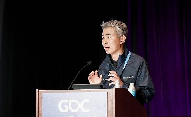 장현국 위메이드 대표가 지난 21일(현지시간) 미국 샌프란시스코 모스콘 센터에서 열린 ‘GDC 2023’에서 기조연설을 하고 있다. 제공 | 위메이드