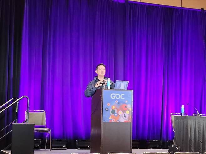 미국 샌프란시스코에서 열린 게임 개발자 컨퍼런스(GDC) 2023에서 22일(현지시각) 서원일 위메이드 사업개발부문장(전무)가 강연을 진행하고 있다./ 샌프란시스코=이소연 기자