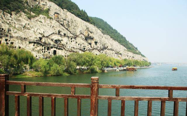 용문석굴의 동산석굴. ⓒ최종명